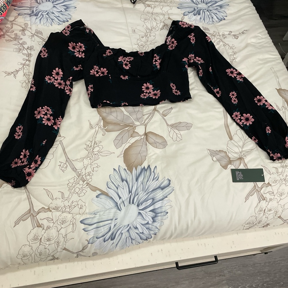 Black floral crop top
